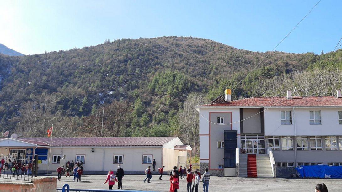İlçe Milli Eğitim Müdürü Selim AYDIN Okul ziyaretleri devam ediyor. 