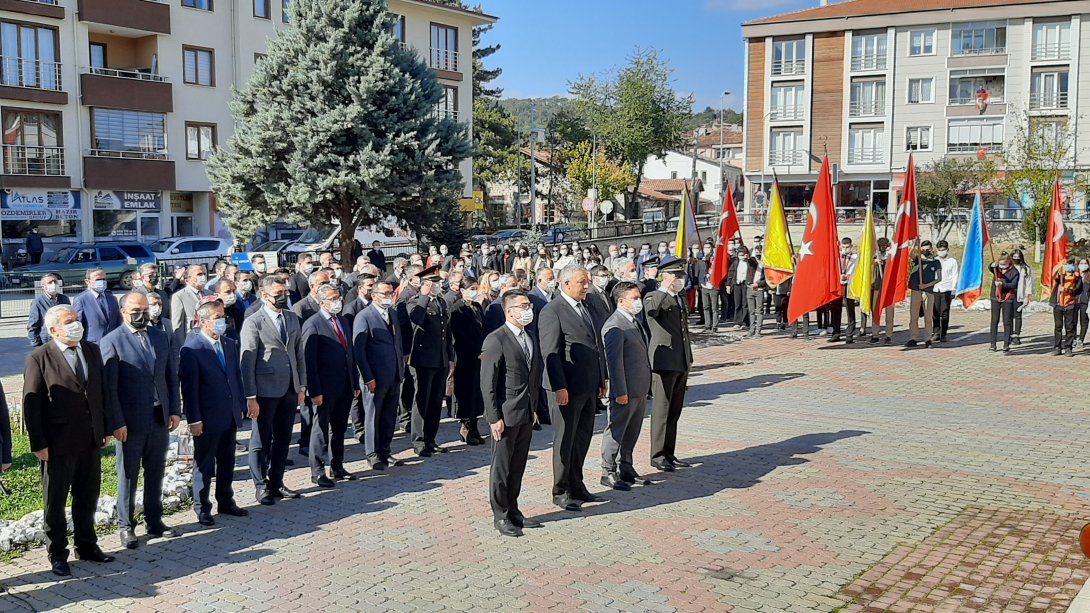 Cumhuriyet Bayramı Çelenk Sunma Töreni Yapıldı