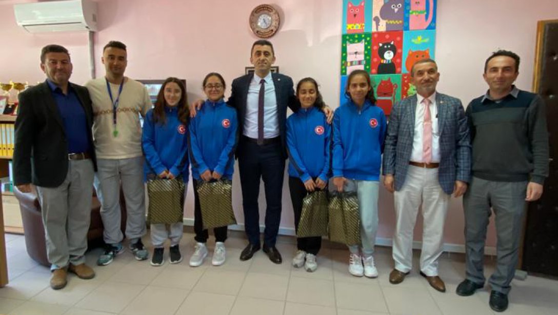 İlçe Müdürümüz Selim AYDIN İğdir Ortaokulunda Türkiye Dereceli Sporcularımızı Ziyaret Etti