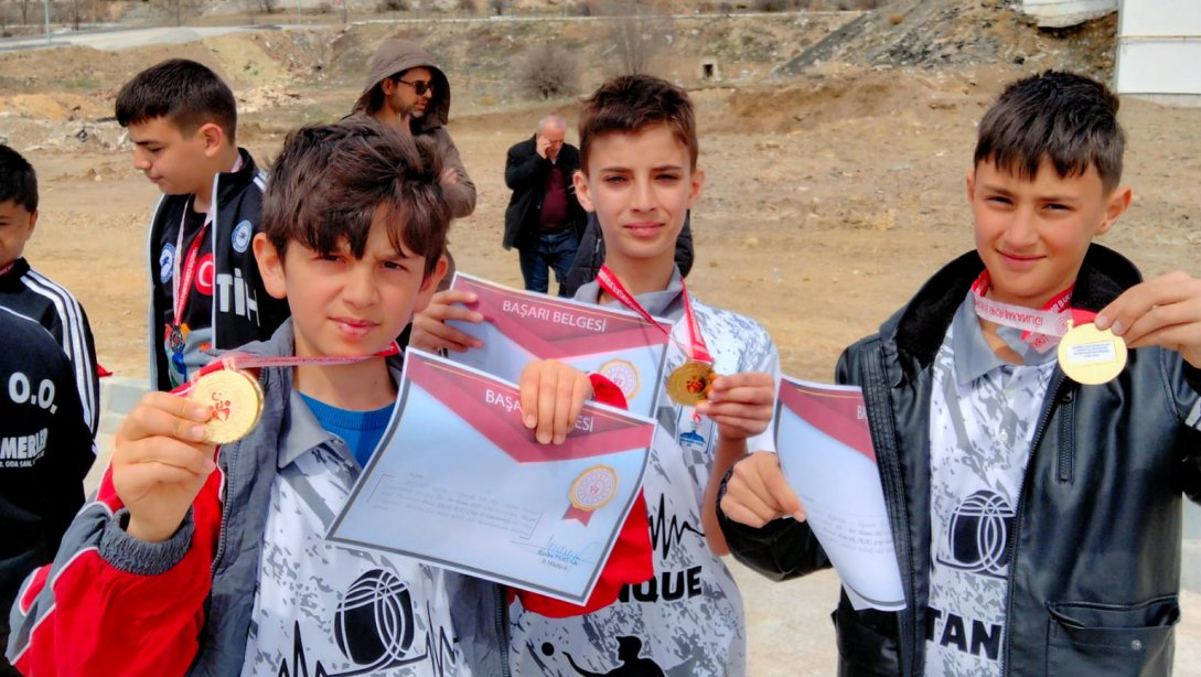  BOCCE bölge yarışmalarında İlçemiz İğdir Ortaokulu küçükler kategorisinde Bölge Şampiyonu olmuştur.