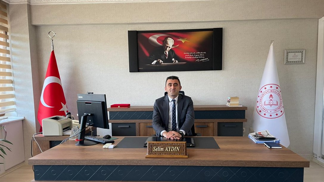İlçe Millî Eğitim Müdürümüz Sn. Selim AYDIN'ın 29 Ekim Cumhuriyet Bayramı Kutlama Mesajı