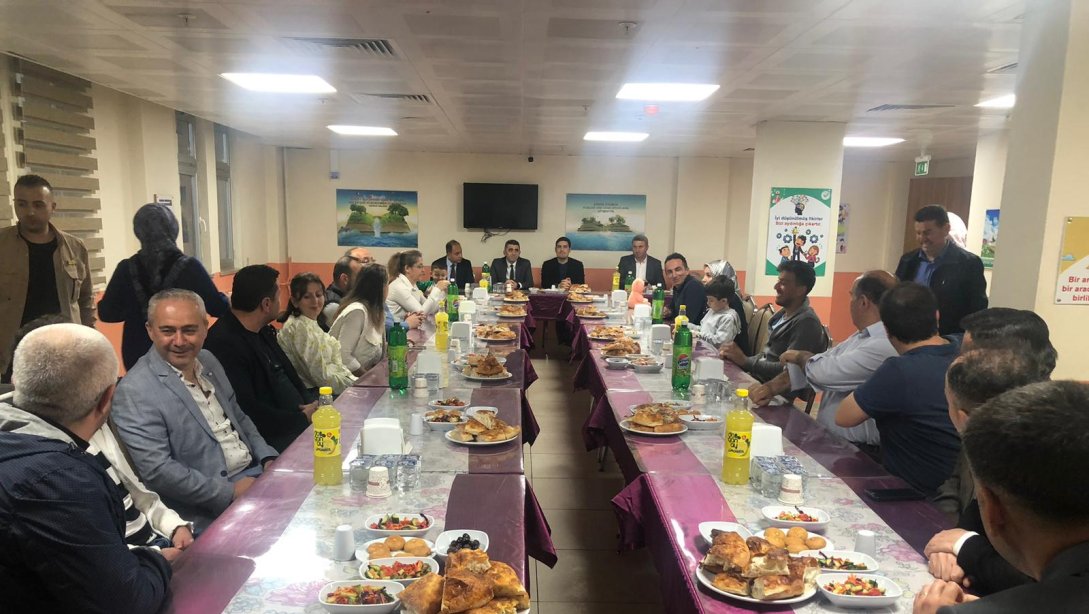 Şehit Ünsal Aksoy Yatılı Bölge Ortaokulunda İftar Programı Gerçekleştirildi