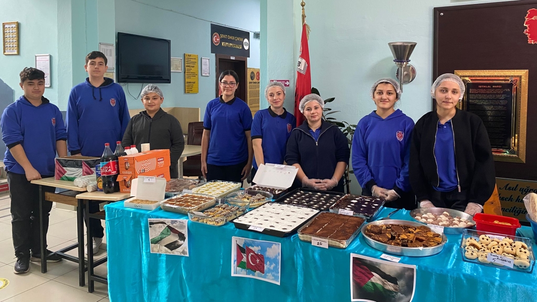 İlçemiz Araç Çok Programlı Anadolu Lisesinde Gazze İçin Dayanışma Kermesi Düzenlendi