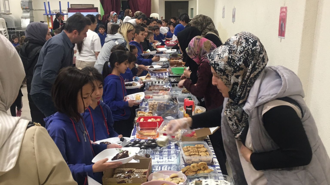 İlçemiz Araç Ahmet Yesevi İlkokulu'ndan Gazze'ye Destek Dayanışma Kermesi Düzenlendi