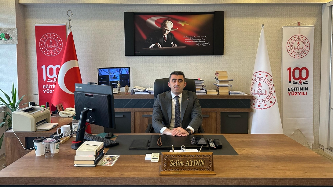 İlçe Millî Eğitim Müdürümüz Selim AYDIN'ın 29 Ekim Cumhuriyet Bayramı Mesajı
